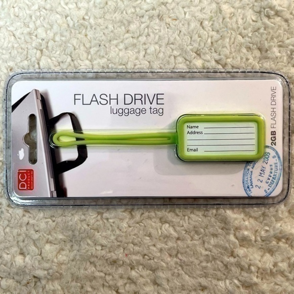 DCI 2GB Flash Drive Luggage Tag